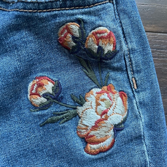 Driftwood Audrey embroidered denim - Picture 7 of 8
